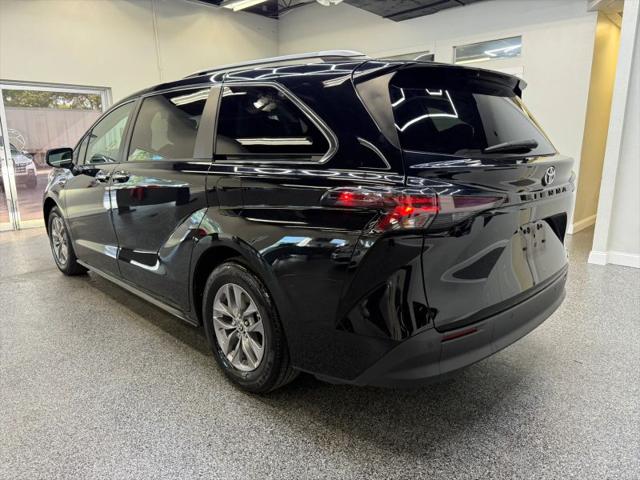 2023 Toyota Sienna XLE