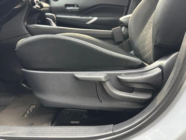 2022 Nissan Kicks SV Xtronic CVT