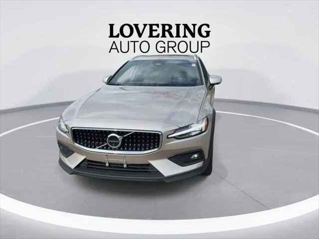 2025 Volvo V60 Cross Country Ultra, B5 AWD Gas (mild hybrid)
