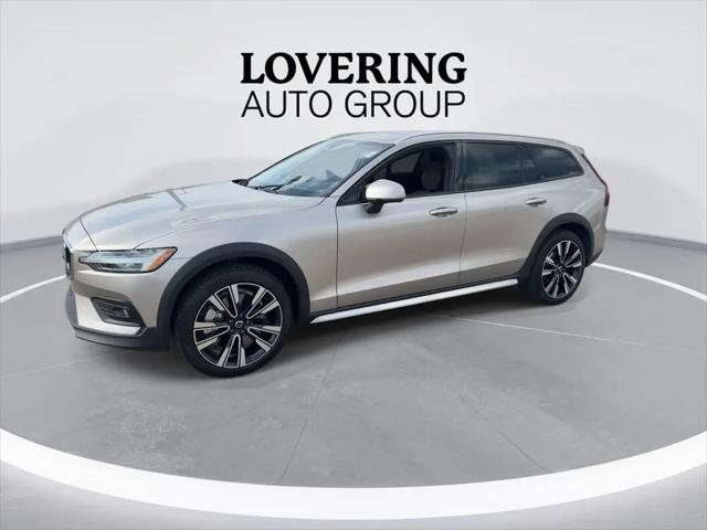 2025 Volvo V60 Cross Country Ultra, B5 AWD Gas (mild hybrid)