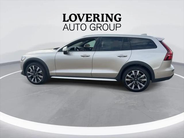 2025 Volvo V60 Cross Country Ultra, B5 AWD Gas (mild hybrid)