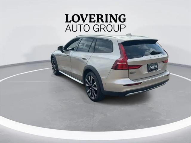 2025 Volvo V60 Cross Country Ultra, B5 AWD Gas (mild hybrid)