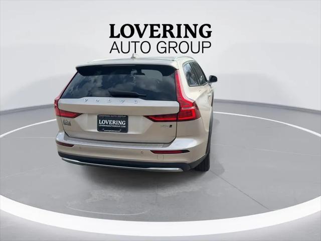 2025 Volvo V60 Cross Country Ultra, B5 AWD Gas (mild hybrid)