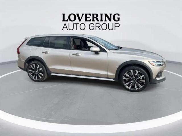 2025 Volvo V60 Cross Country Ultra, B5 AWD Gas (mild hybrid)