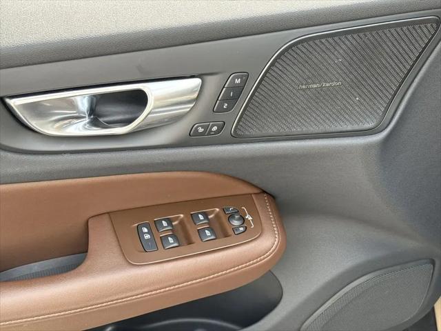 2025 Volvo V60 Cross Country Ultra, B5 AWD Gas (mild hybrid)