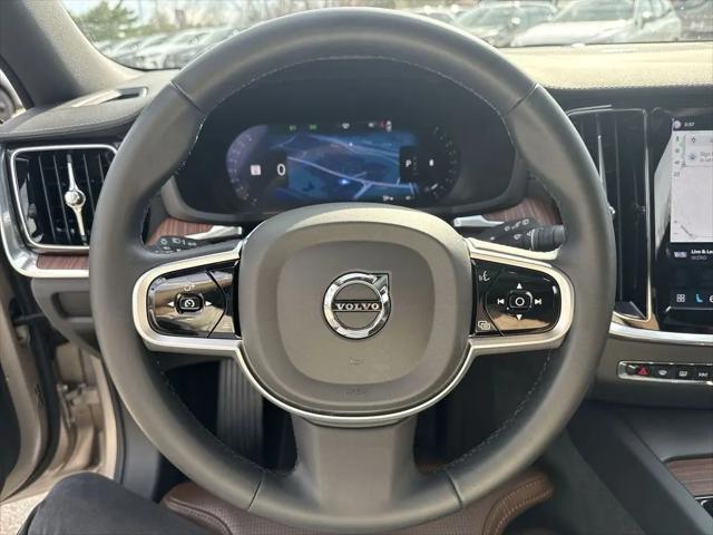 2025 Volvo V60 Cross Country Ultra, B5 AWD Gas (mild hybrid)