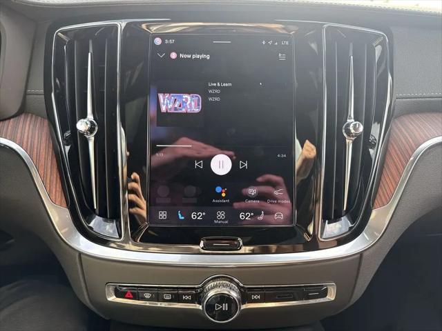 2025 Volvo V60 Cross Country Ultra, B5 AWD Gas (mild hybrid)