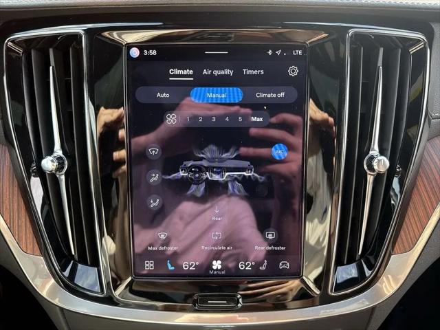 2025 Volvo V60 Cross Country Ultra, B5 AWD Gas (mild hybrid)