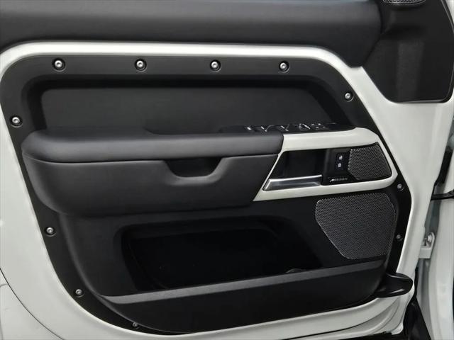 2024 Land Rover Defender 110 P400 X-Dynamic SE