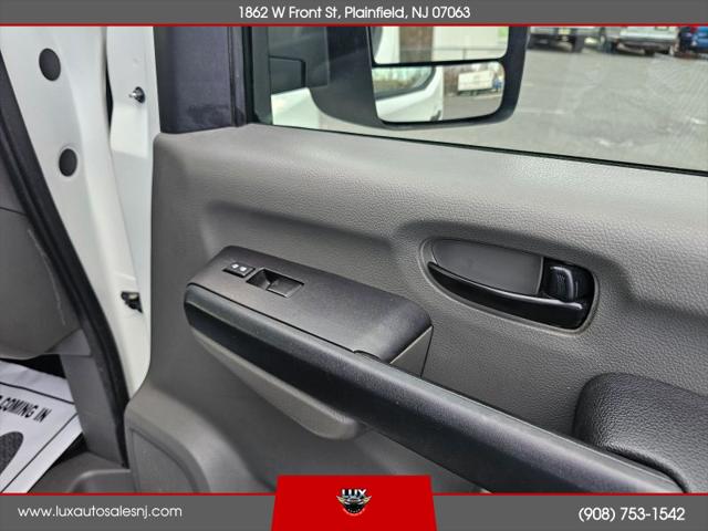 2016 Nissan 1500 S V6