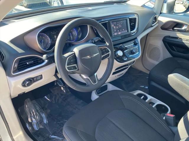 2024 Chrysler Voyager LX