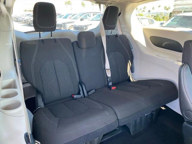 2024 Chrysler Voyager LX