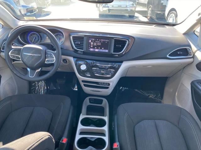 2024 Chrysler Voyager LX