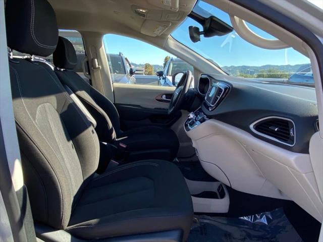 2024 Chrysler Voyager LX