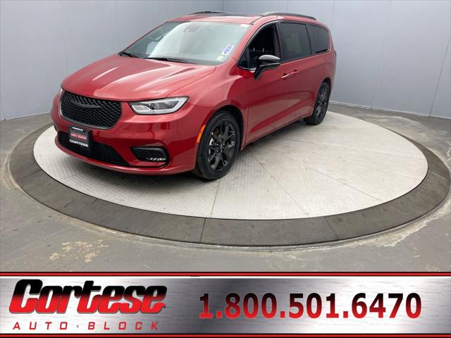 2025 Chrysler Pacifica Limited for sale in Rochester, NY