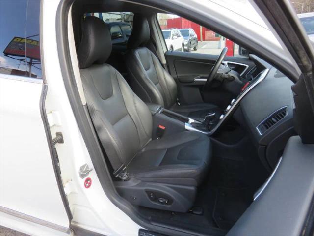 2016 Volvo XC60 T6 Drive-E Platinum