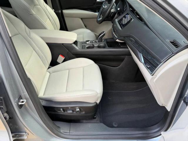 2023 Cadillac XT4 AWD Premium Luxury