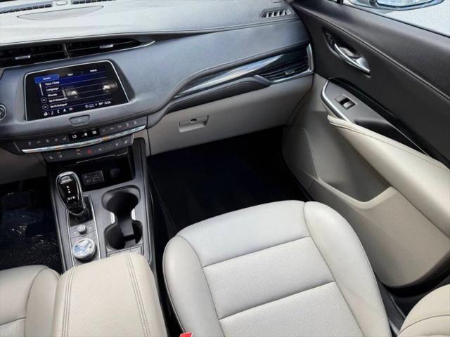 2023 Cadillac XT4 AWD Premium Luxury
