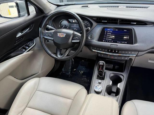 2023 Cadillac XT4 AWD Premium Luxury