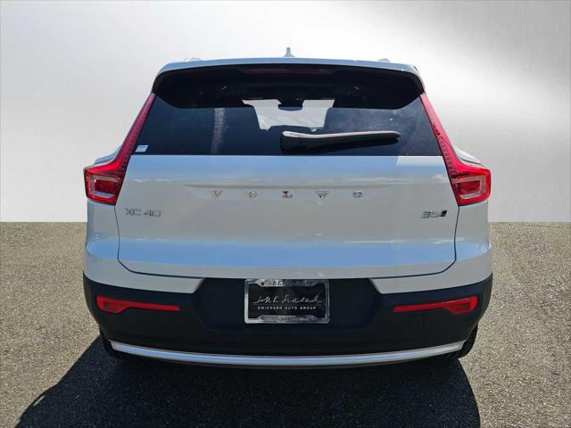 2025 Volvo XC40 B5 Core Bright Theme