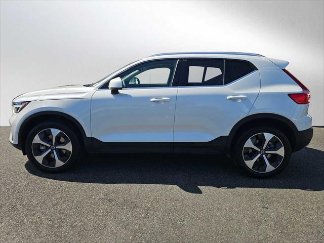 2025 Volvo XC40 B5 Core Bright Theme