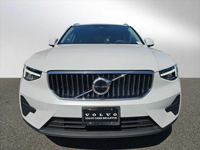 2025 Volvo XC40 B5 Core Bright Theme