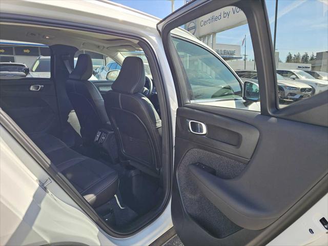 2025 Volvo XC40 B5 Core Bright Theme