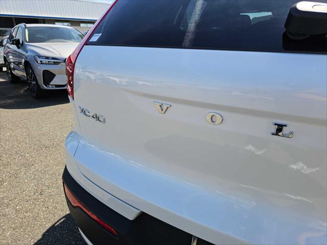 2025 Volvo XC40 B5 Core Bright Theme