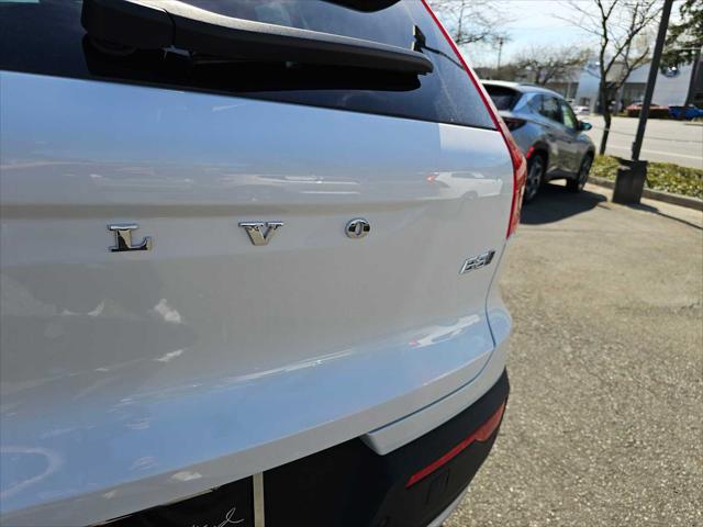 2025 Volvo XC40 B5 Core Bright Theme