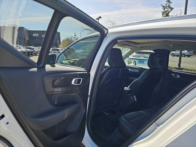 2025 Volvo XC40 B5 Core Bright Theme