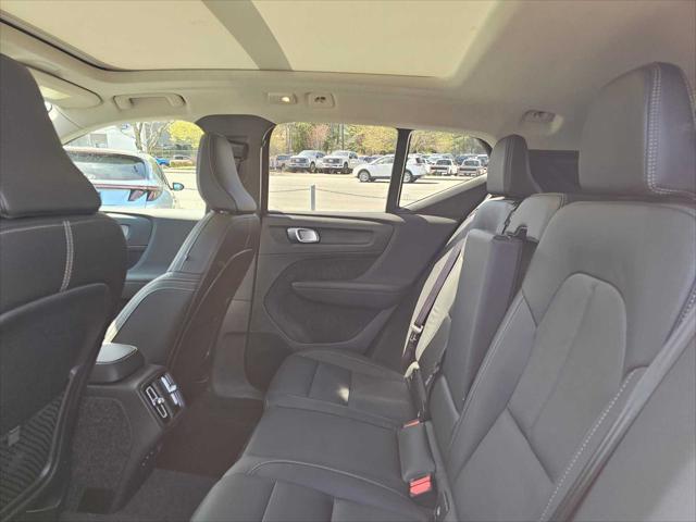 2025 Volvo XC40 B5 Core Bright Theme