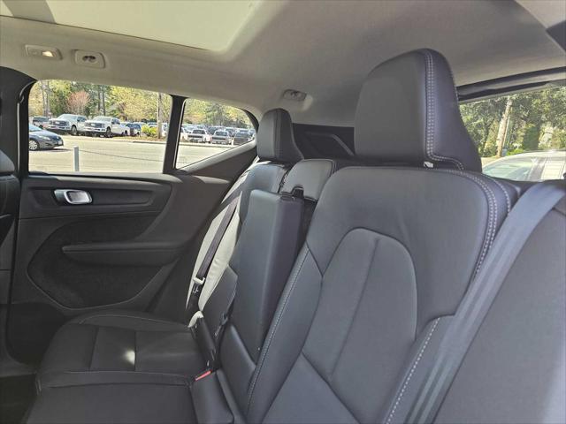 2025 Volvo XC40 B5 Core Bright Theme