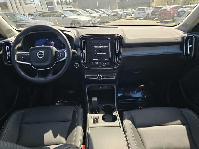 2025 Volvo XC40 B5 Core Bright Theme
