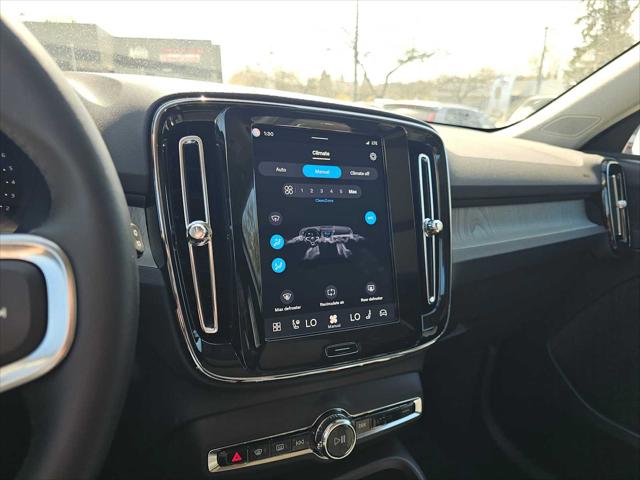 2025 Volvo XC40 B5 Core Bright Theme