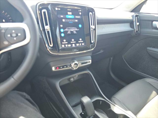 2025 Volvo XC40 B5 Core Bright Theme