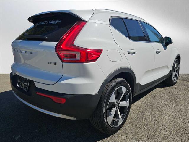 2025 Volvo XC40 B5 Core Bright Theme