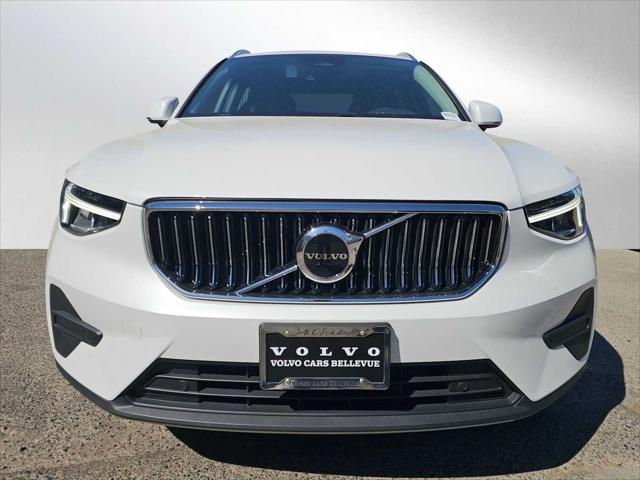 2025 Volvo XC40 B5 Core Bright Theme