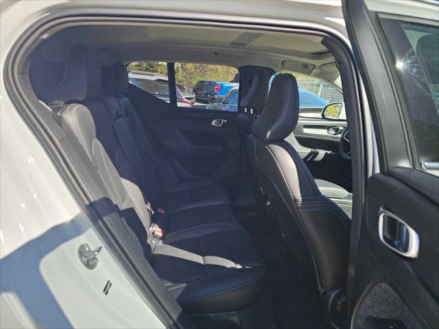 2025 Volvo XC40 B5 Core Bright Theme