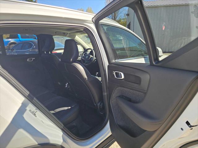 2025 Volvo XC40 B5 Core Bright Theme