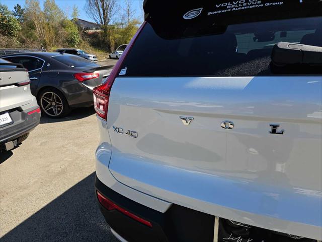 2025 Volvo XC40 B5 Core Bright Theme