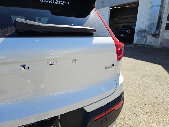 2025 Volvo XC40 B5 Core Bright Theme