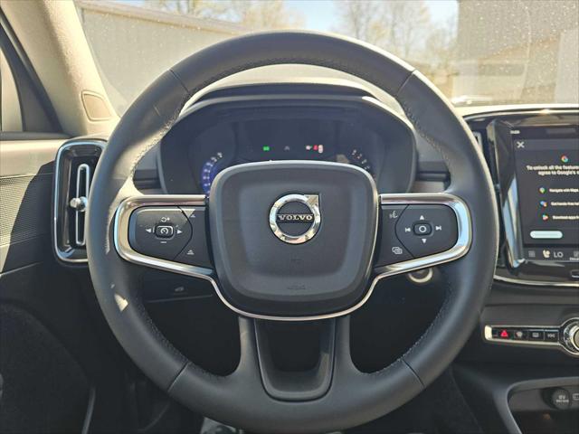 2025 Volvo XC40 B5 Core Bright Theme
