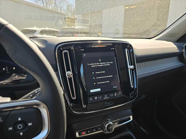 2025 Volvo XC40 B5 Core Bright Theme