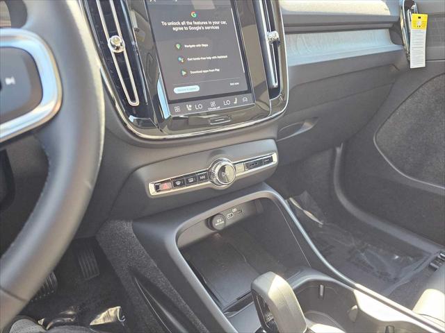 2025 Volvo XC40 B5 Core Bright Theme