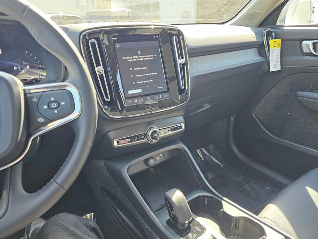 2025 Volvo XC40 B5 Core Bright Theme
