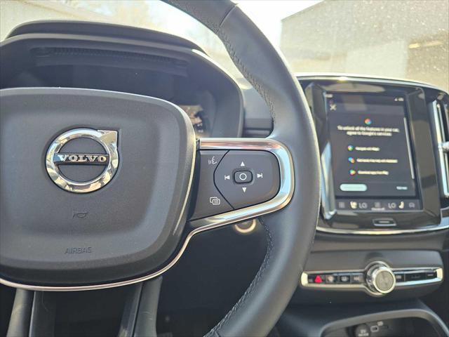 2025 Volvo XC40 B5 Core Bright Theme
