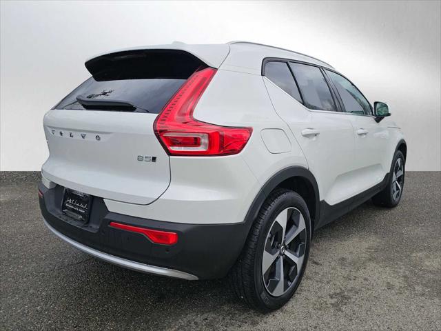 2025 Volvo XC40 B5 Core Bright Theme