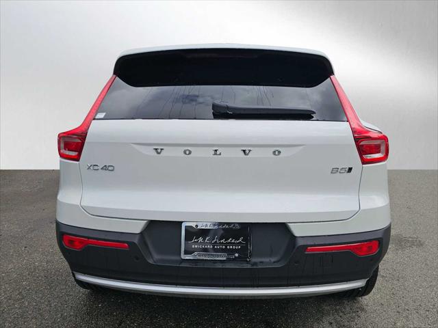 2025 Volvo XC40 B5 Core Bright Theme