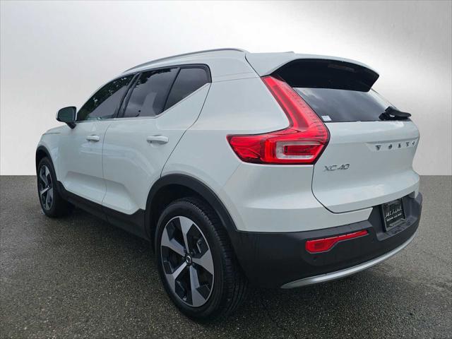 2025 Volvo XC40 B5 Core Bright Theme