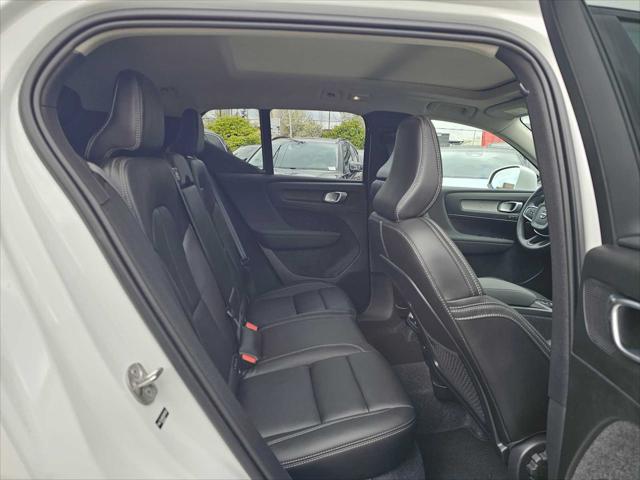 2025 Volvo XC40 B5 Core Bright Theme